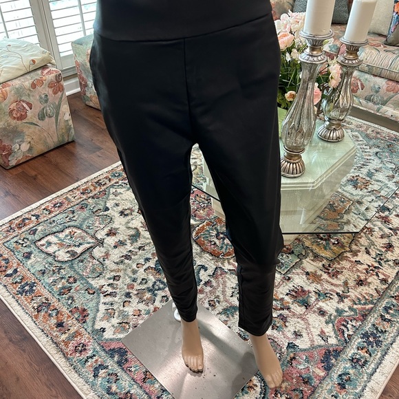 FUN & SEXY SLACKS IN EXCELLENT CONDITION - Picture 3 of 9